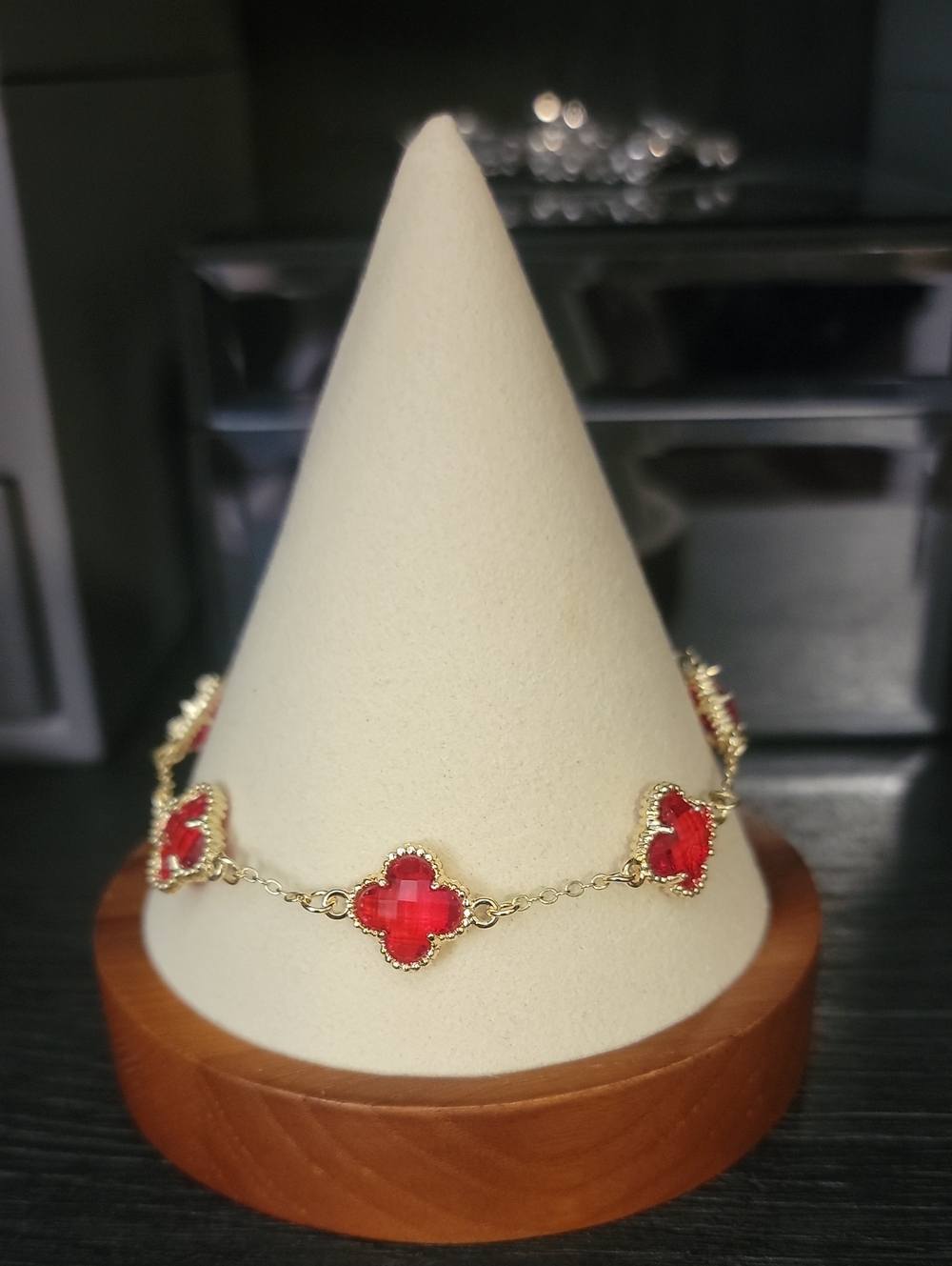 Beautiful Mini Red Crystal Clover Bracelet
